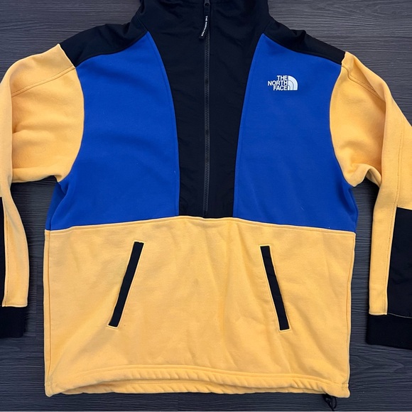 The North Face Colorblock Half Zip Sweatshirt - Picture 4 of 9